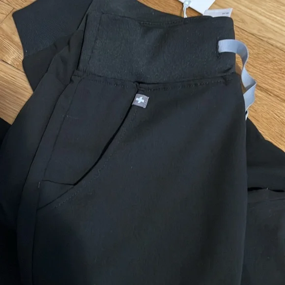 FIGS Black Women's Scrub Jogger Pants with Contrast Drawstring - Picture 3 of 4